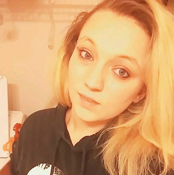 Meet your Posher, Whitney - Picture 1 of 1